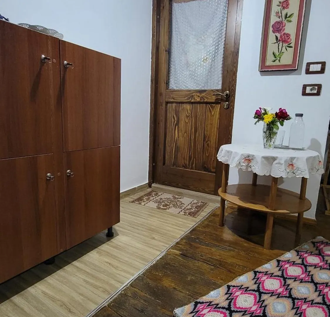 Guest House Mangalem 0*, Berat Albania