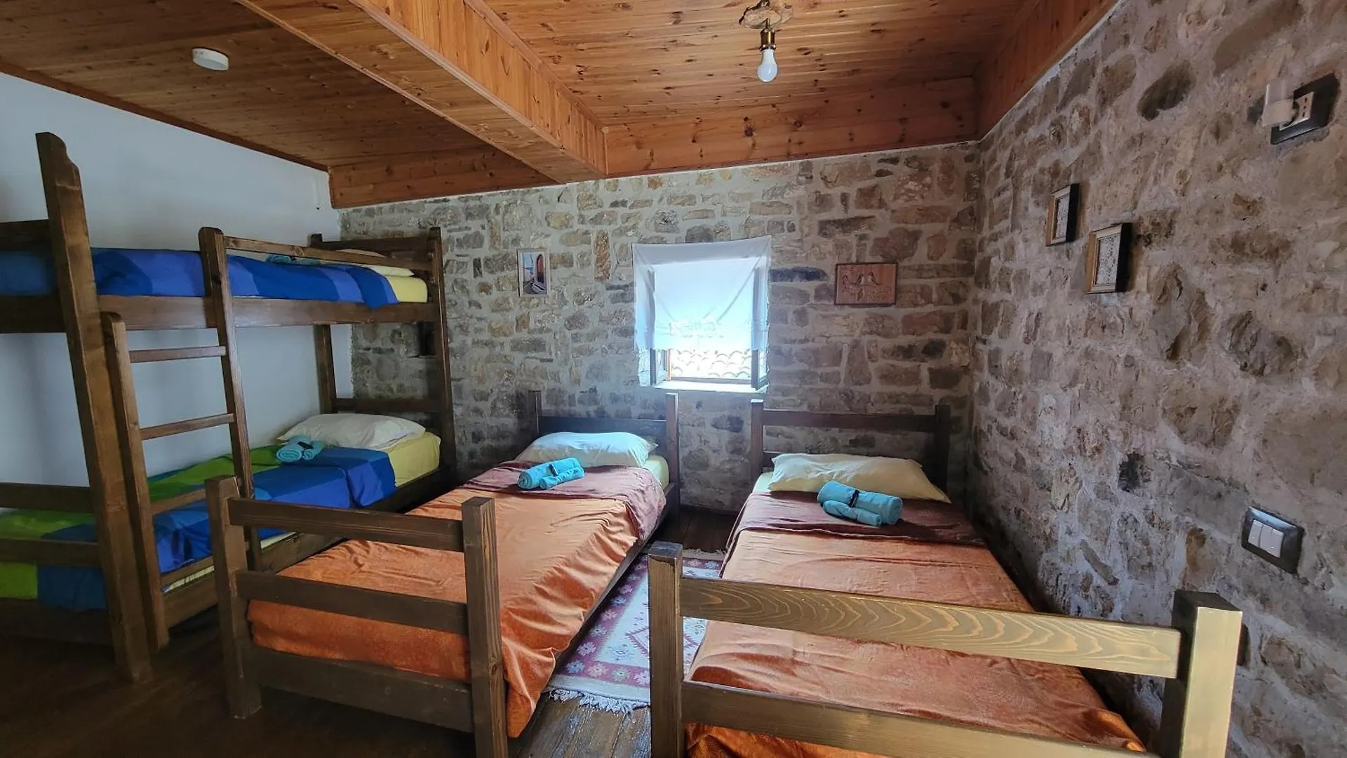 Guest House Mangalem 0*, Berat Albania