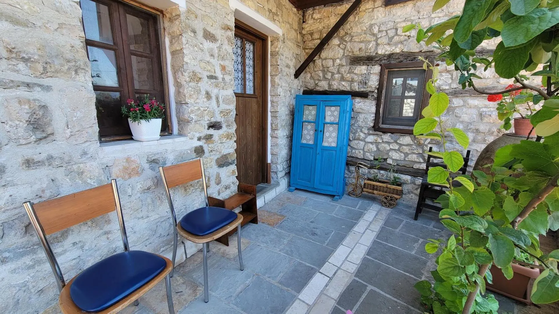 אכסניה בראט Guest House Mangalem
