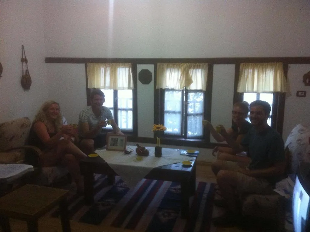 Guest House Mangalem Ostello Berat